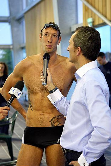 Guillaume Bloch avec Alain Bernard lors de l'inauguration de la piscine des Trois Frontières à Saint-Louis